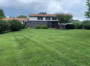 8428 Hudson Ln, Louisville, KY