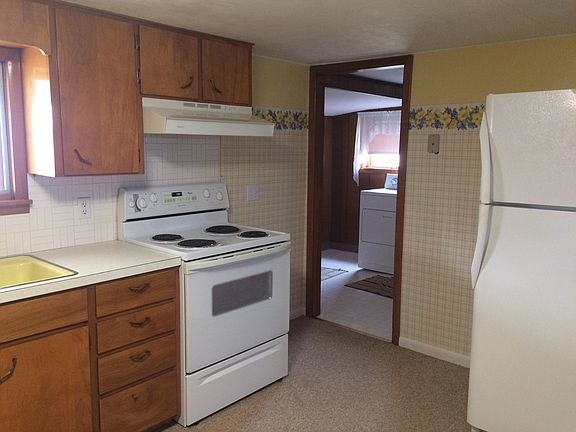 Kitchen stove & refrigerator