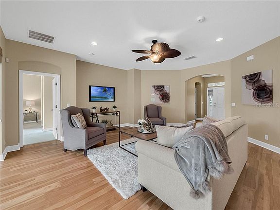4th image of 1606 Victoria Gardens Dr