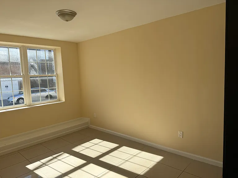183 Thorne St — Photo 6