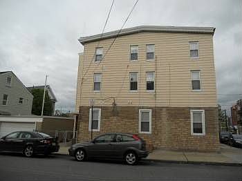 2nd image of 33-35 Hensler St