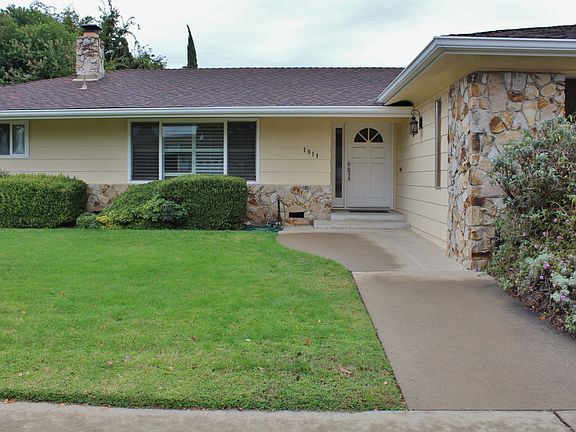 2nd image of 1911 Royal Crest Dr