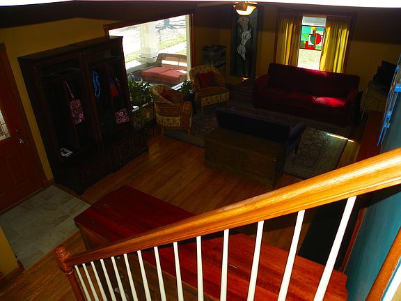 3rd image of 423 W Walnut St