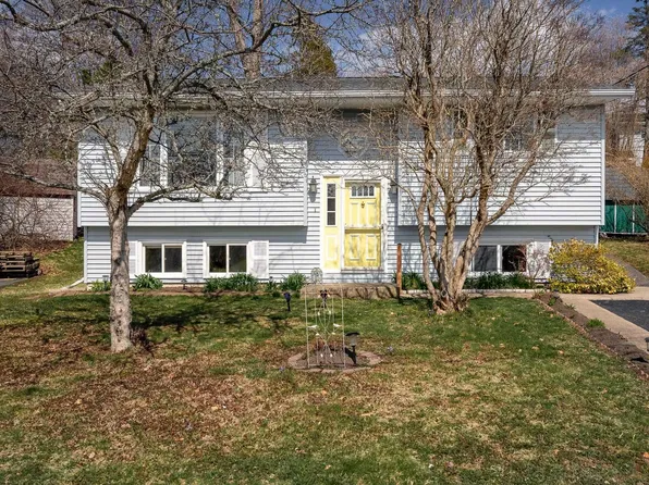210 Churchill Downs Cir, Halifax, NS B4E 2J7