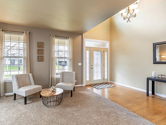 2nd image of 387 Heritage Woods Dr