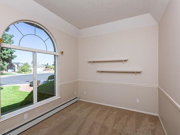 5th image of 680 Moonridge Ct