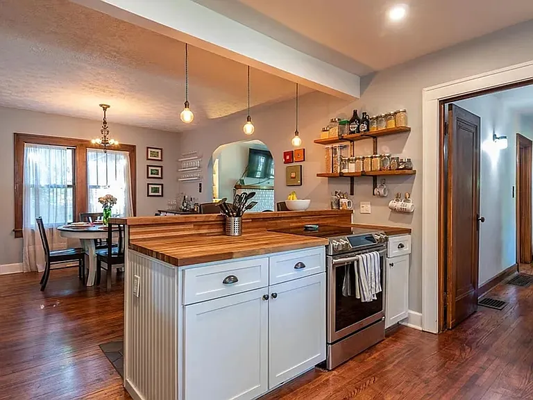 209 E Wylie St — Photo 4