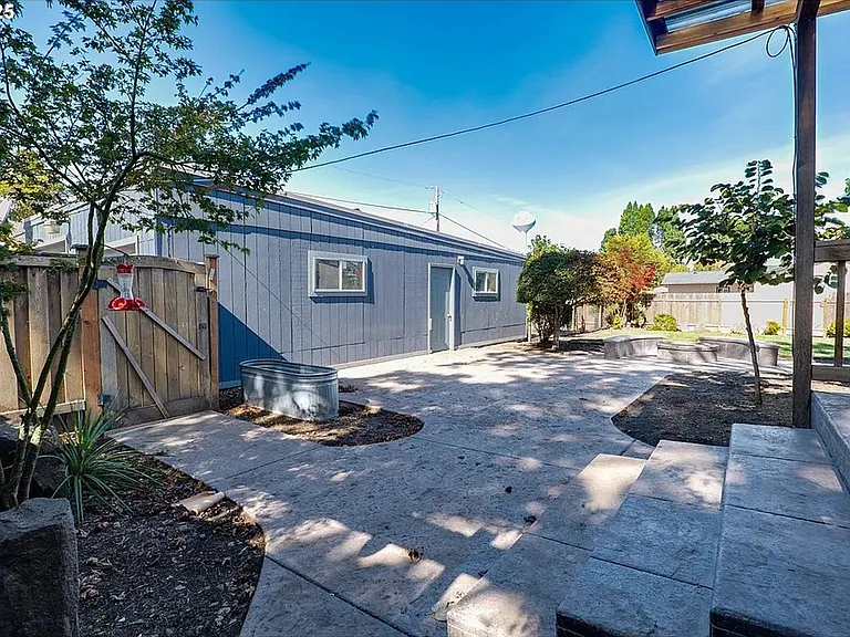 1021 Deal St — Photo 26