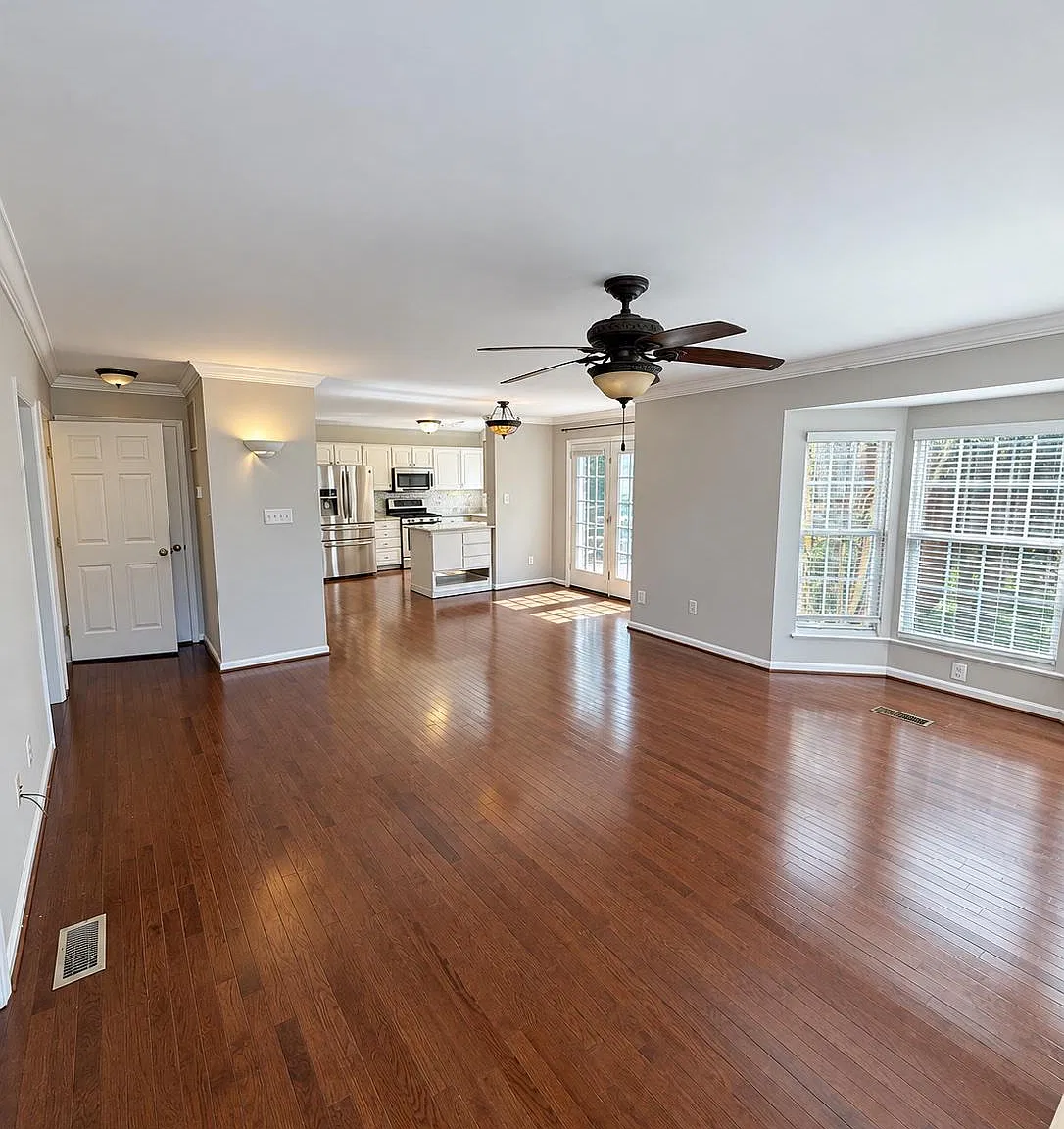 3 bed, 3.5 bath, 3136 sqft, $4,600 — Photo 3