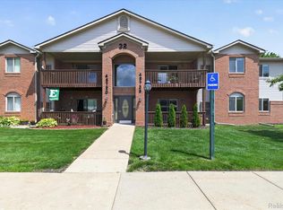 45720 Prairiegrass Ct, Belleville, MI 48111