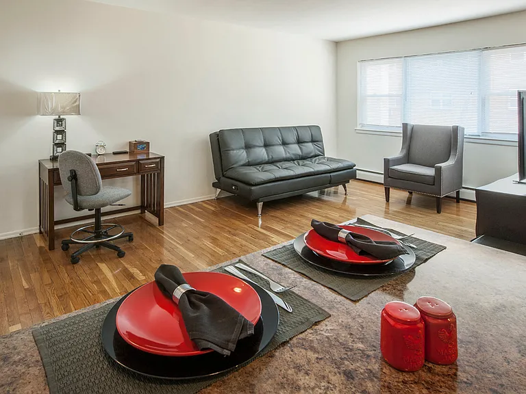 Hamilton Apartments — Photo 13