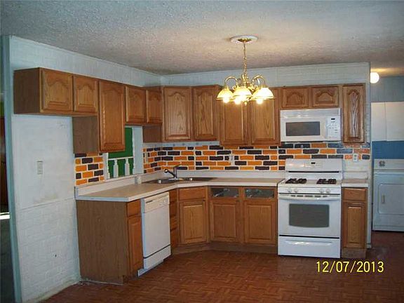 4th image of 3955 Eisenhower Dr