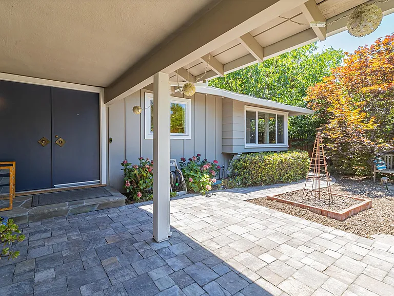 129 Lundy Ln — Photo 6