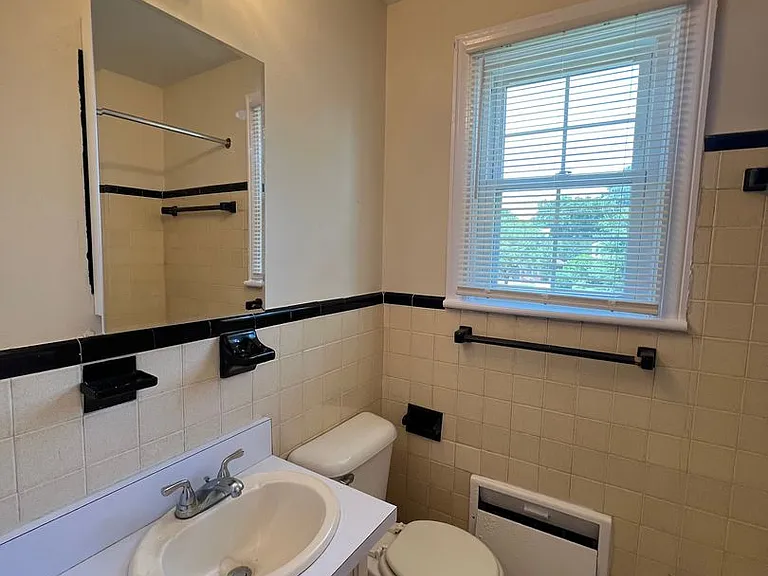 7420 Hampton Blvd — Photo 11