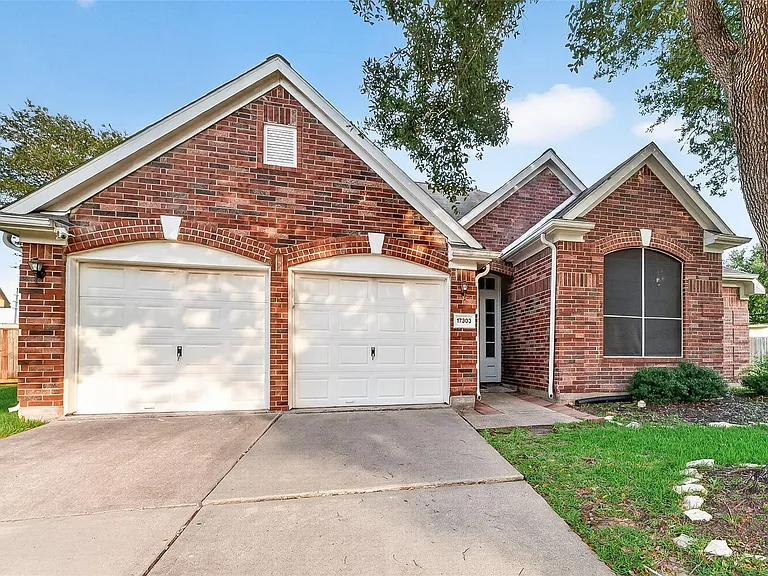 17303 Kenton Crossing Ln — Photo 1