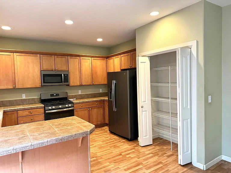 5817 NE 59th Ave — Photo 7