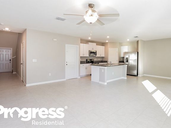 5th image of 2269 Treesdale Ave