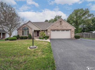 1046 Eagle Ln, Temperance, MI 48182