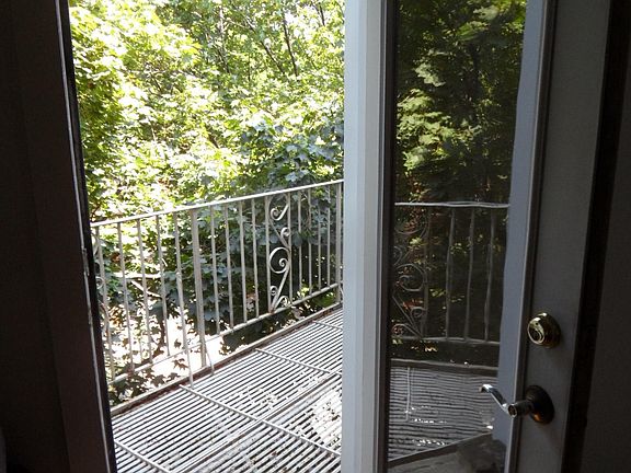 4th image of 1469 W Cuyler Ave APT 11C