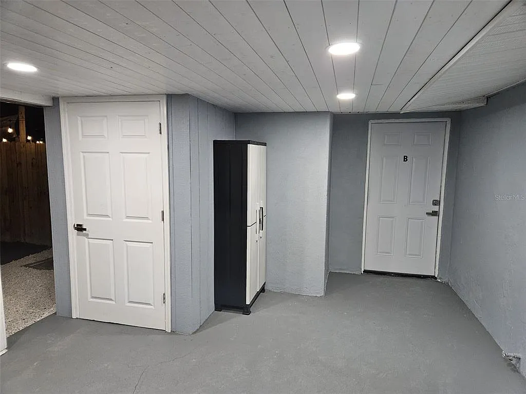 2 bed, 1.0 bath, 900 sqft, $1,950 — Photo 1