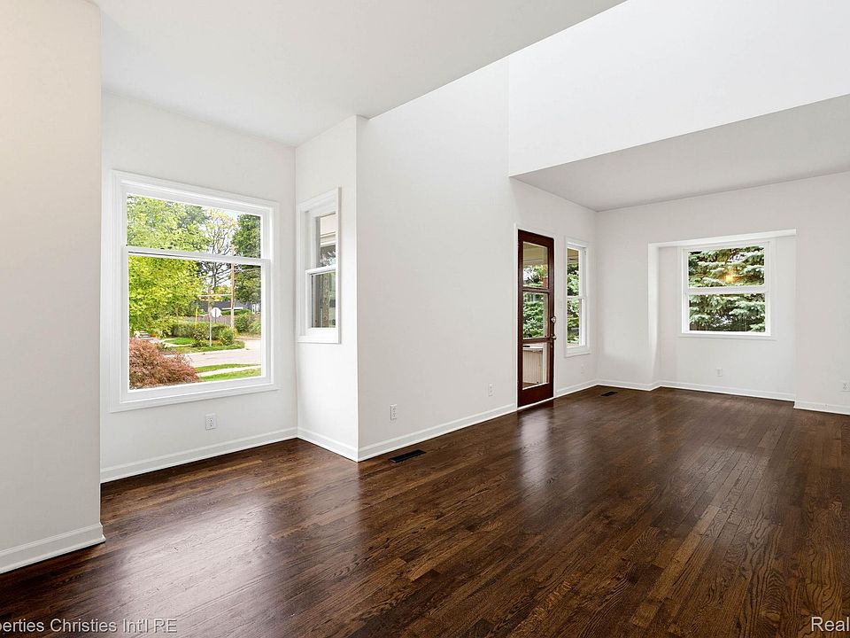119 Crane Ave, photo 10