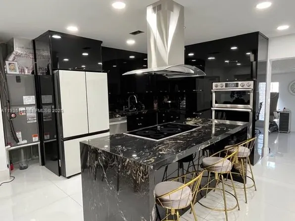 6190 W 14th Ave, Hialeah, FL 33012