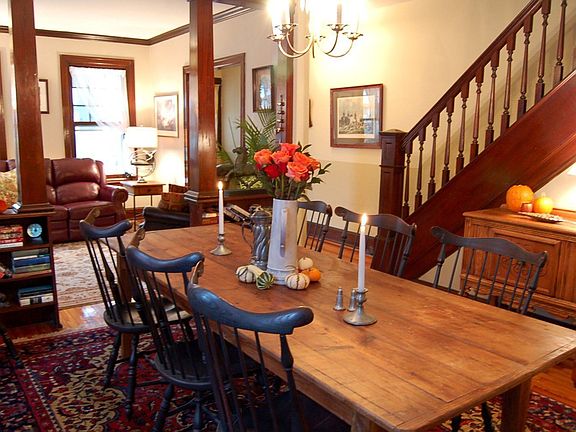 Dining Rm & Staircase