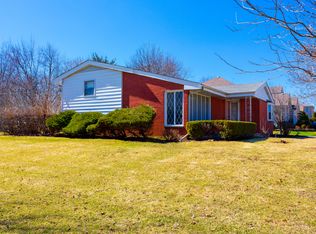1215 Wildwood Ln, Mount Prospect, IL 60056