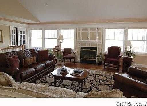 4th image of 6768 Flametree Dr