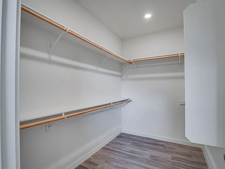 15017 Maryvale Ave — Photo 22
