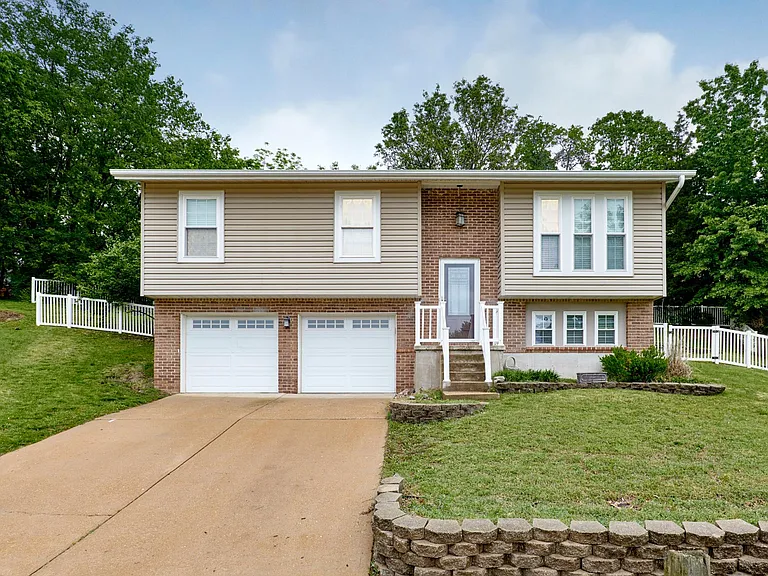 6001 La Chateau Ct — Photo 2