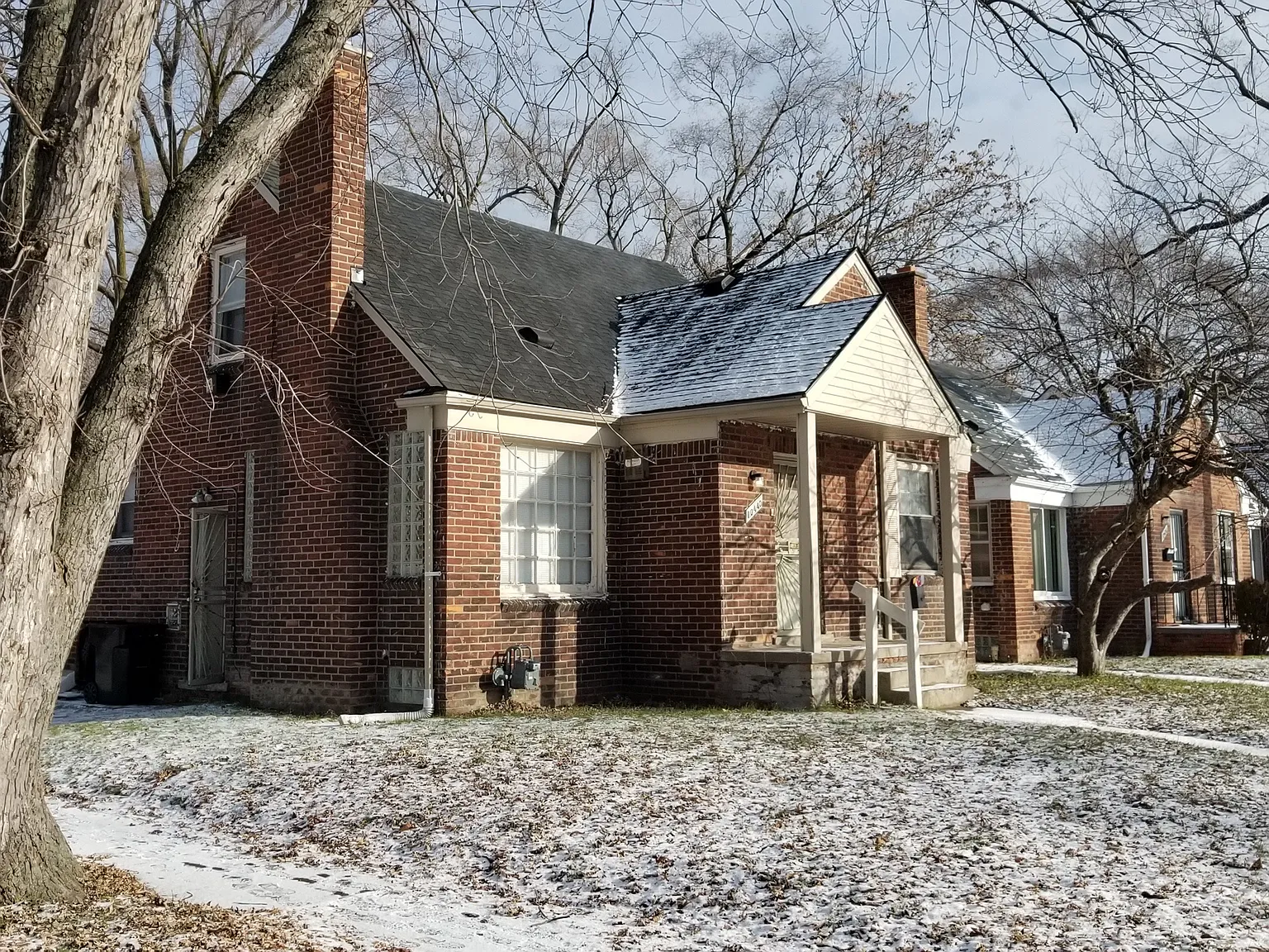 3 bed, 1.0 bath, 849 sqft, $1,050 — Photo 1