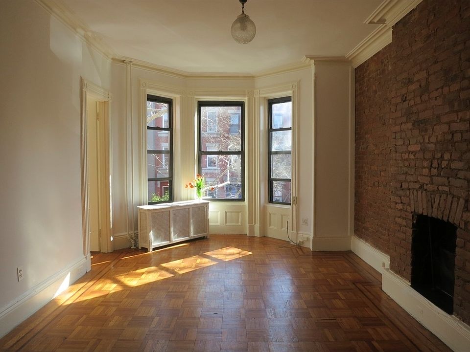 1st image of 687 De Graw St #2