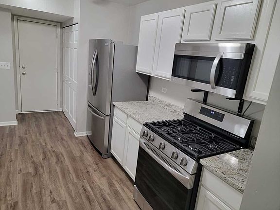 5th image of 889 Symphony Dr