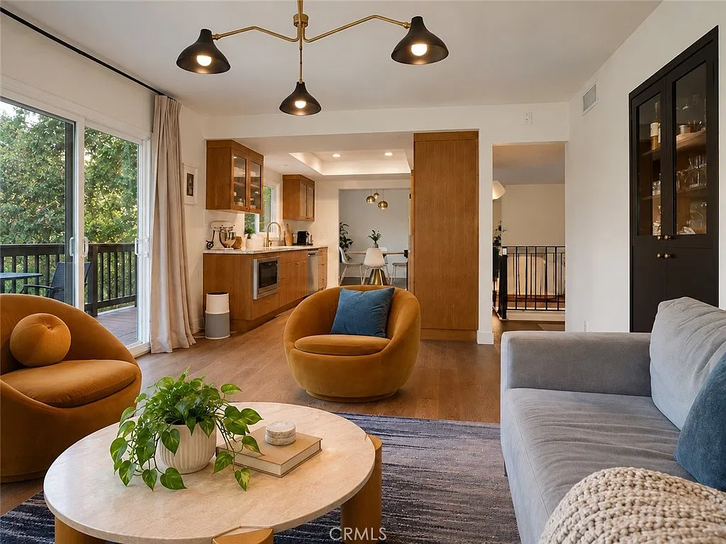 3 bed, 2.5 bath, 1878 sqft, $7,800 — Photo 4