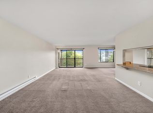 2550 Thorndyke Ave W APT 303, Seattle, WA 98199