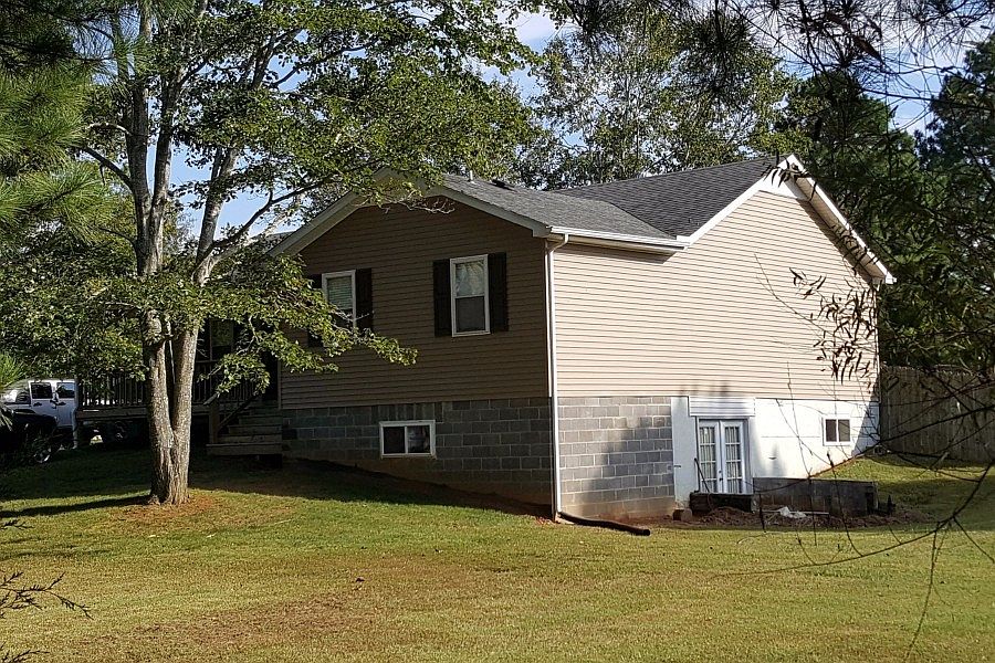2nd image of 810 Elkhorn Rd