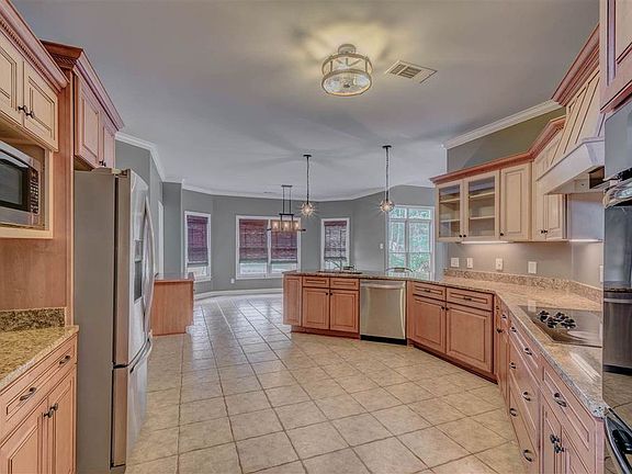 Large Gourmet Kitchen