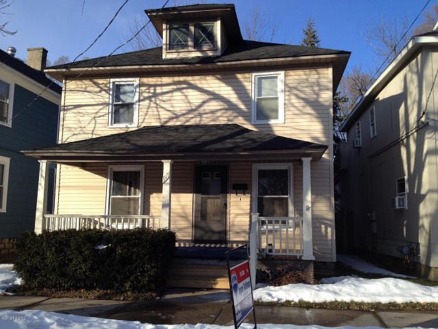 1st image of 917 Crosby St NW