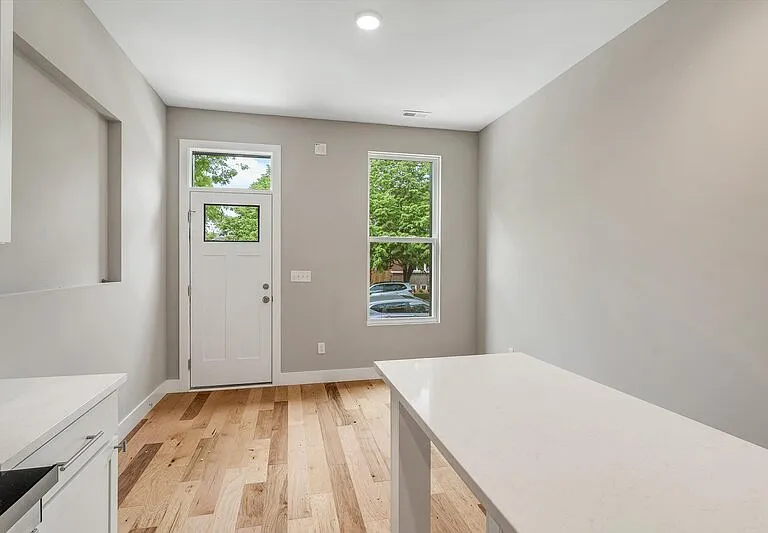 3324 Michigan Ave — Photo 22