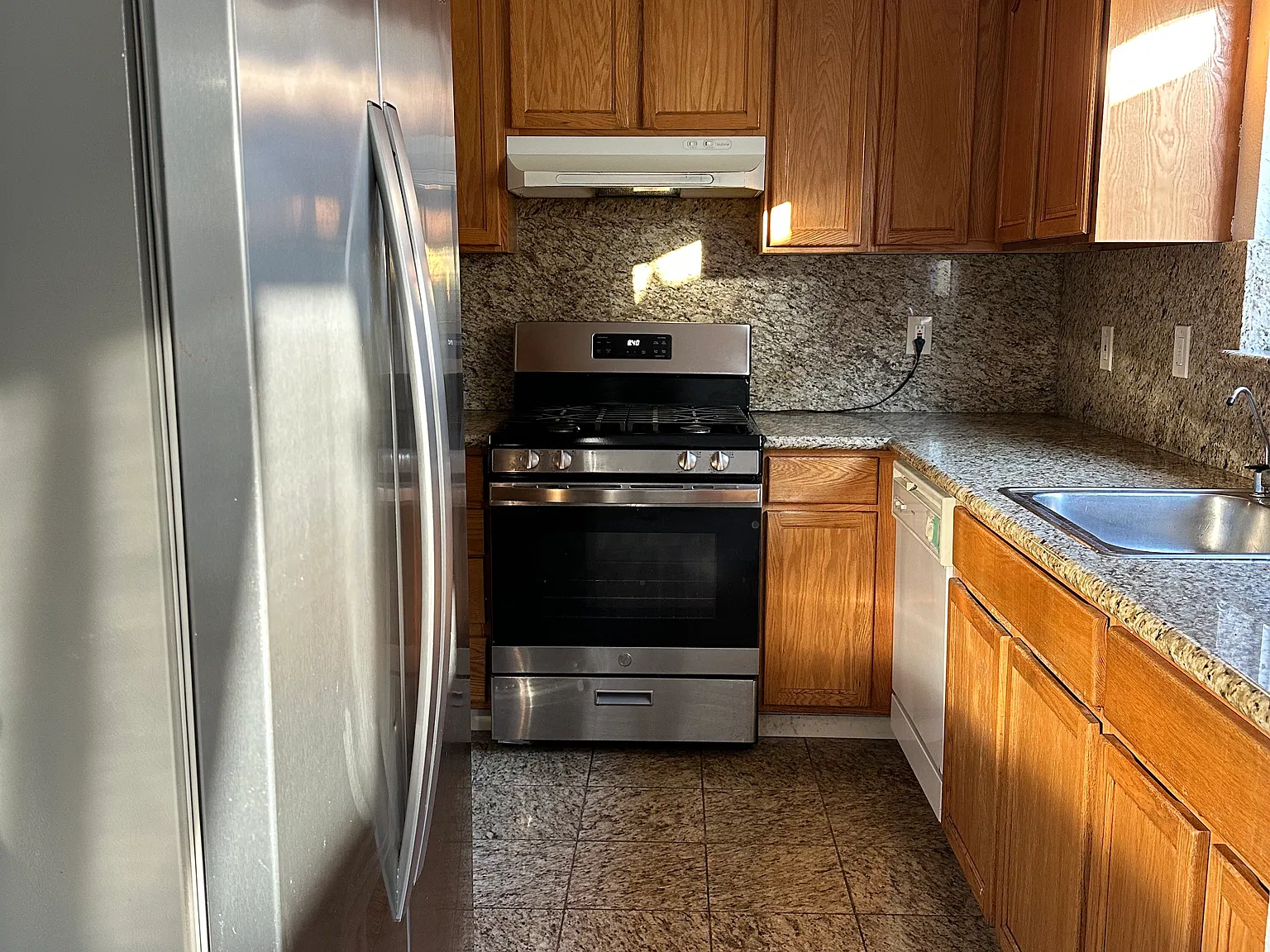 3 bed, 1068 sqft, $3,200 — Photo 4