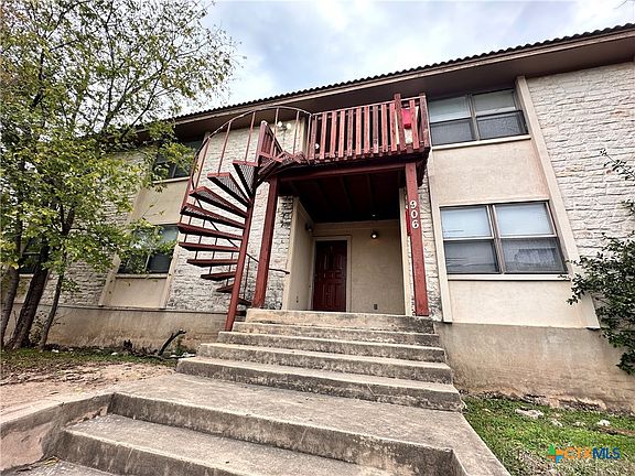 3rd image of 906 N Lbj Dr APT 7