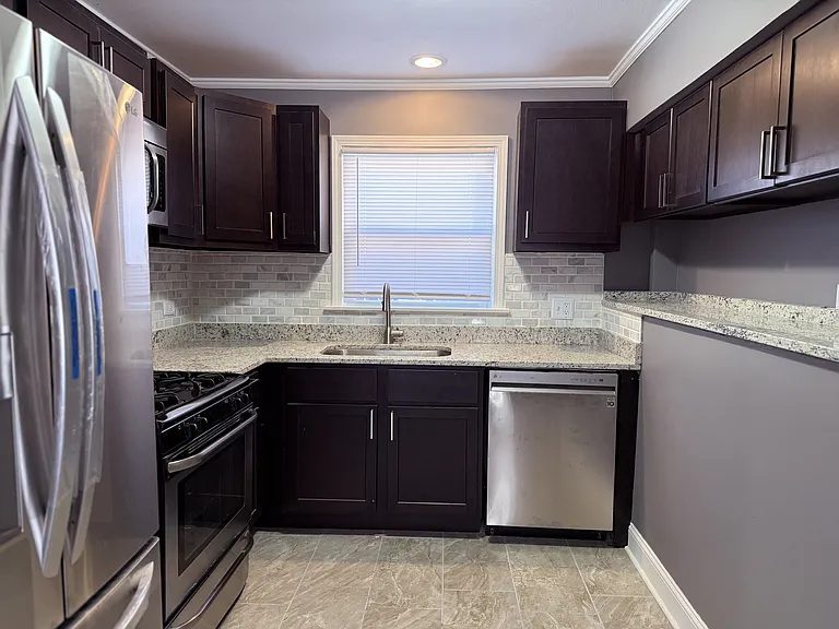 11547 S Ashland Ave — Photo 3