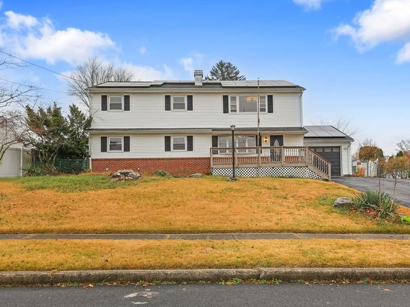 3 Blue Grass Dr
