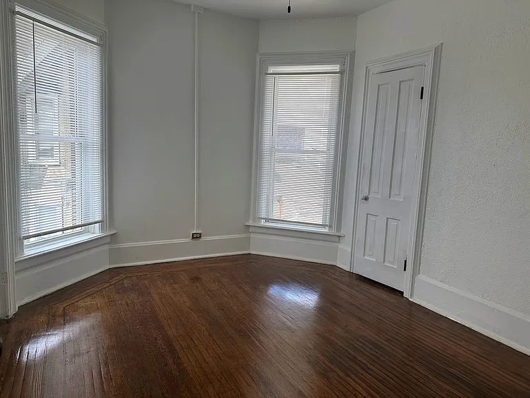1624 N Van Buren St — Photo 10