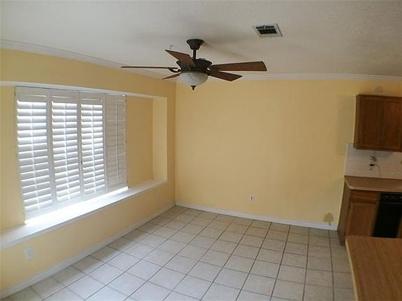 4th image of 8117 Yacht Club Dr