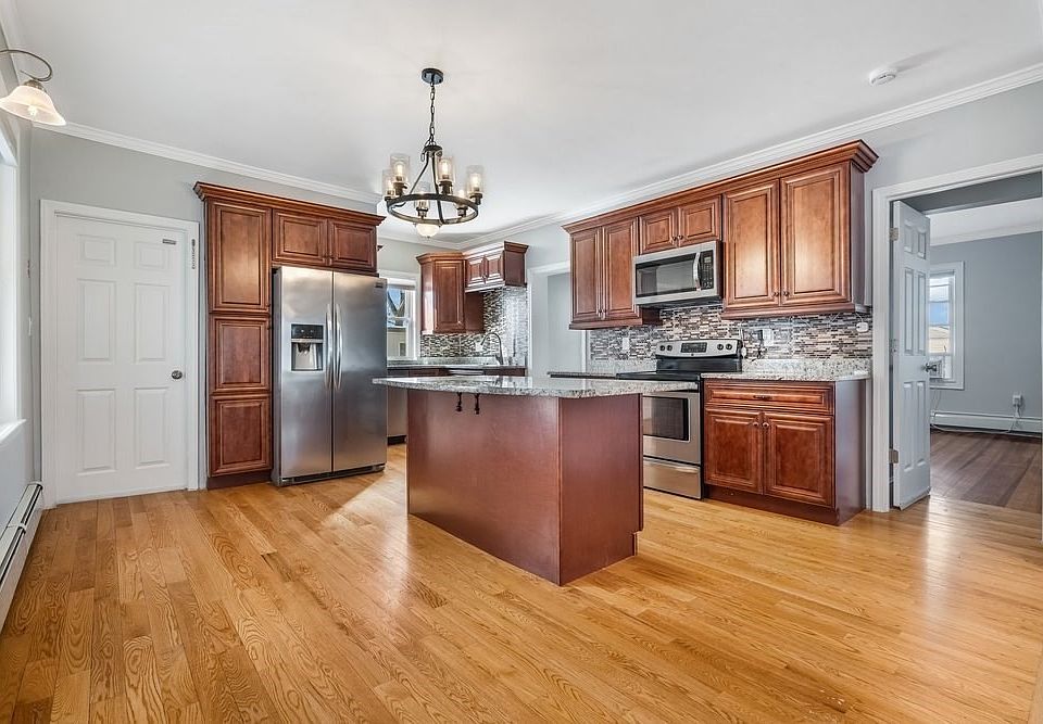 1st image of 9 Cyrus St