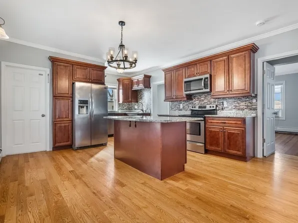 9 Cyrus St, Wakefield, MA 01880