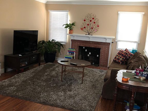 4th image of 214 N Grand Ave