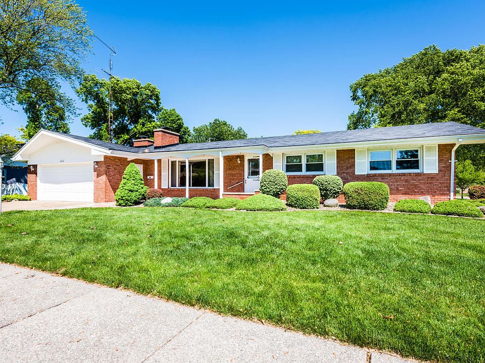 1st image of 2909 Thayer Dr